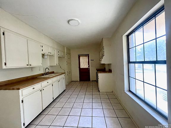 5th image of 510 Benrus Blvd
