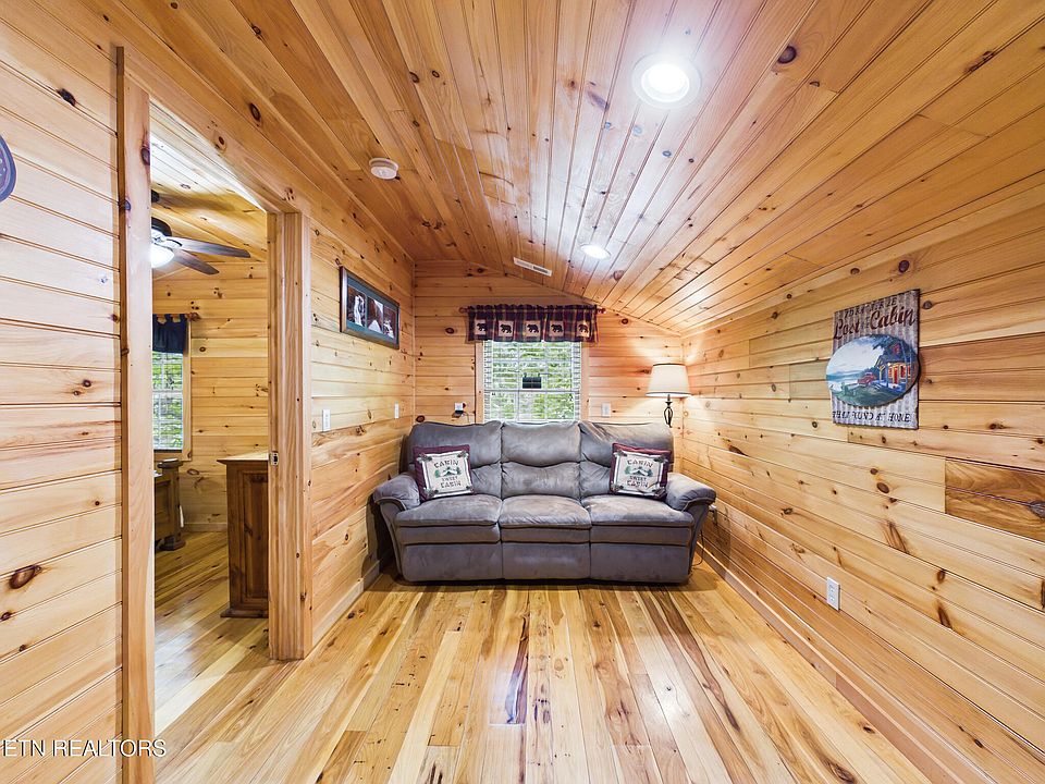 16th image of 113 Rivendell Ln