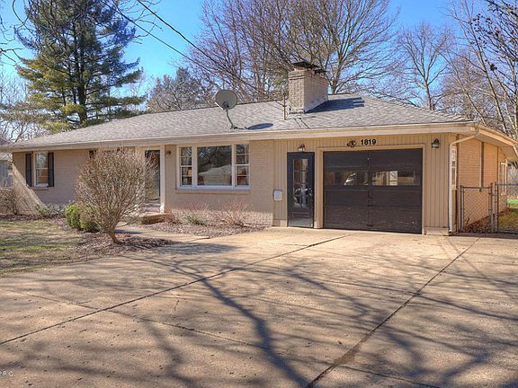 2nd image of 1819 Woodcliff Ave SE