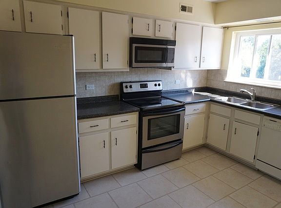 4th image of 9409 Bay Colony Dr APT 2E