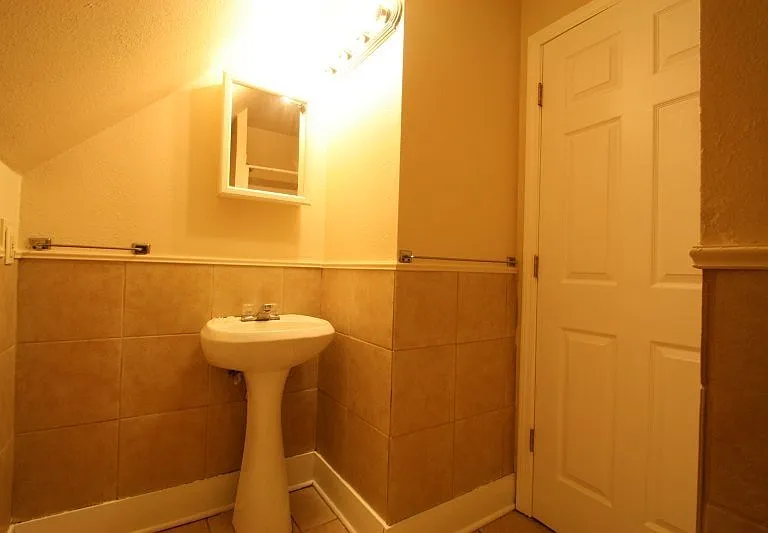 2443 N Bartlett Ave — Photo 5