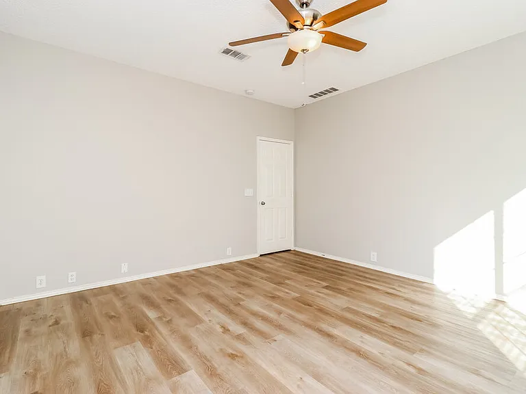 8425 Vicksburg Ln — Photo 12