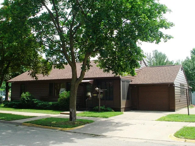 4 bed, 1204 sqft, $1,900 — Photo 1