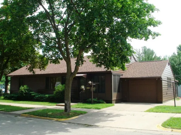1003 9th St S, La Crosse, WI 54601