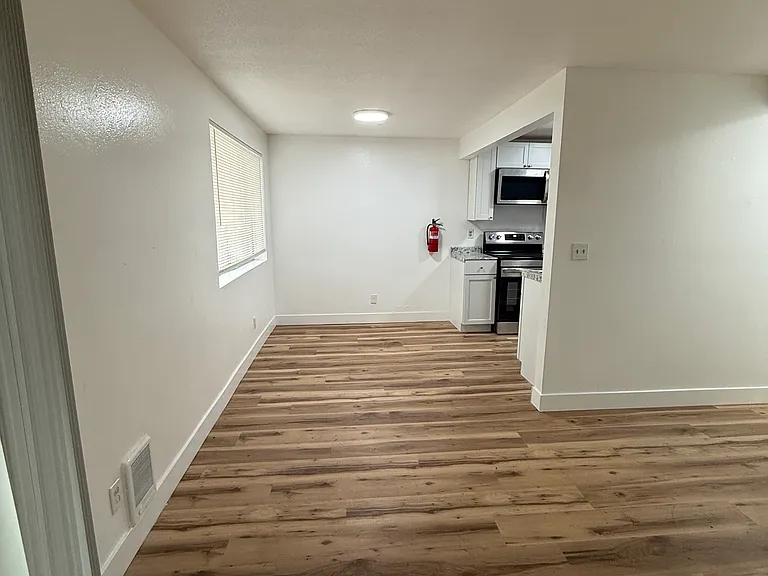 1613 Maple Ln #D3 — Photo 4