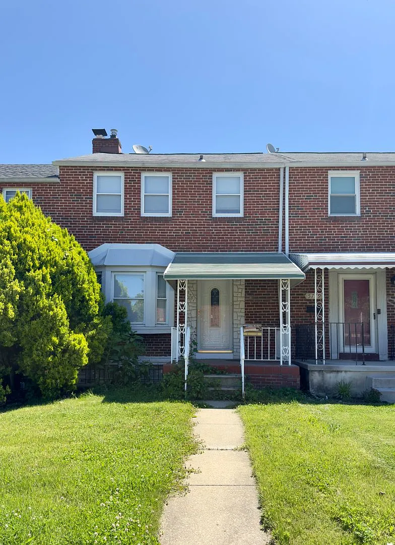 Charming 3 Bedroom/2 Bathroom Townhome in Loch Raven, MD! — Photo 1