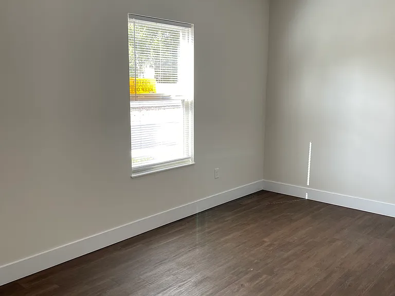 90 Court Yard Ln #9 — Photo 11