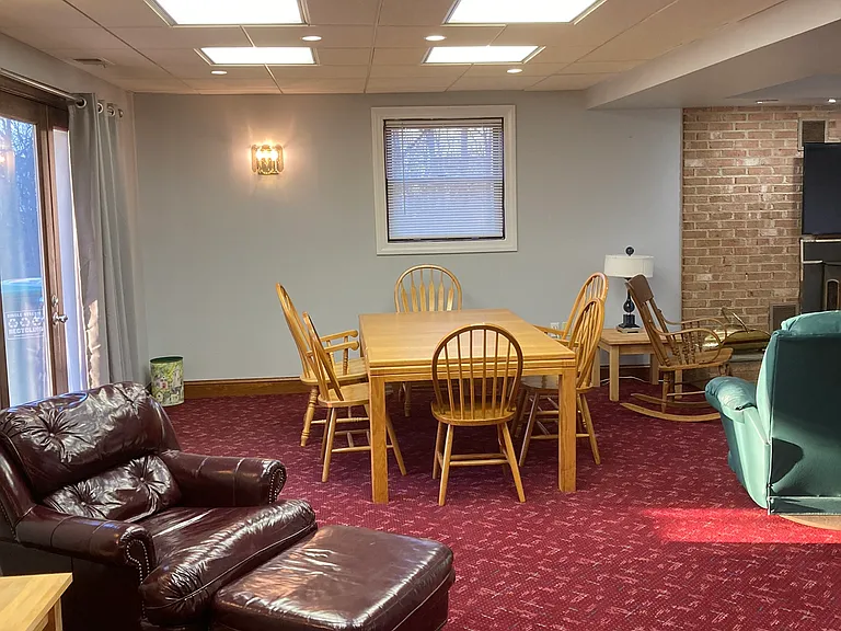 Living/TV room (all furniture/TV removed)