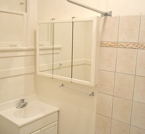 5th image of 1739 Pine St APT 21