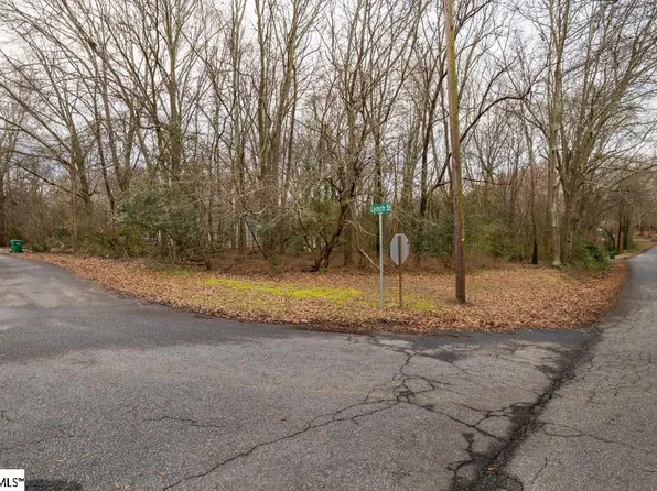 153 Brown St, Cowpens, SC 29330