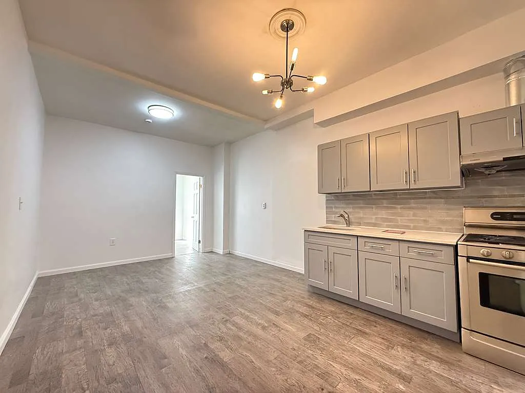 Building Photo - 7208 Forest Ave #1R