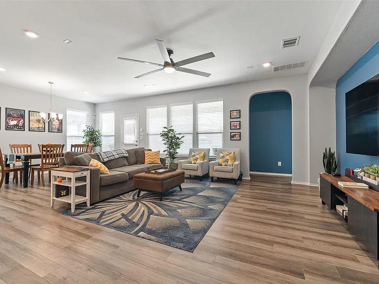 13921 Abraham Lincoln St — Photo 11