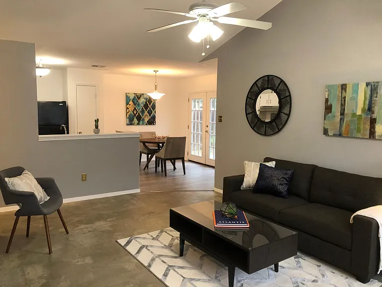 1402 Byers Ln — Photo 4