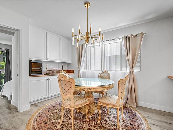 3rd image of 15335 Magnolia Blvd APT 215