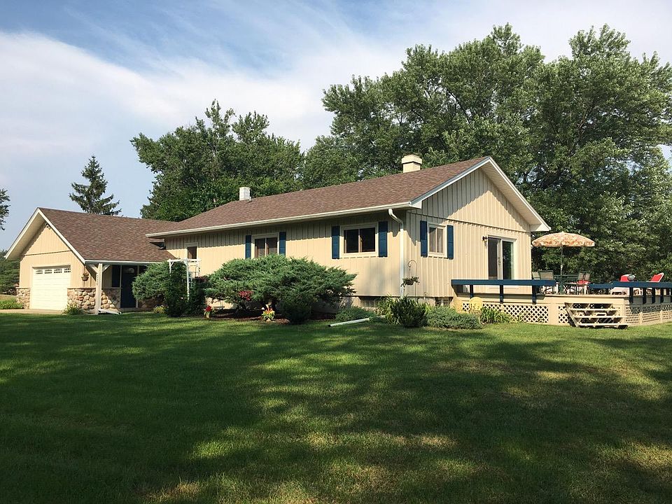 1st image of 336 Lac La Belle Dr