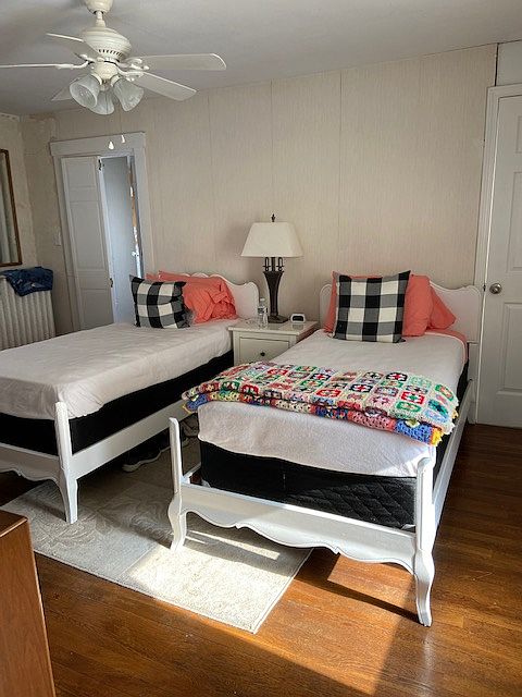 Note: twin beds have been swapped with 1 queen bed.