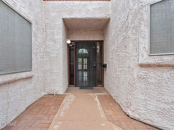 4th image of 2839 E Weymouth Cir