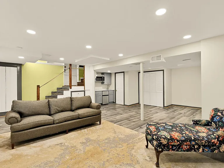 7208 Delfield St — Photo 38