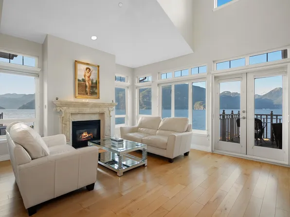 7 Beach Dr, Pt McNeill, BC V0N 2R0