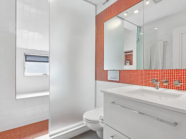 202 Halsey St — Photo 16