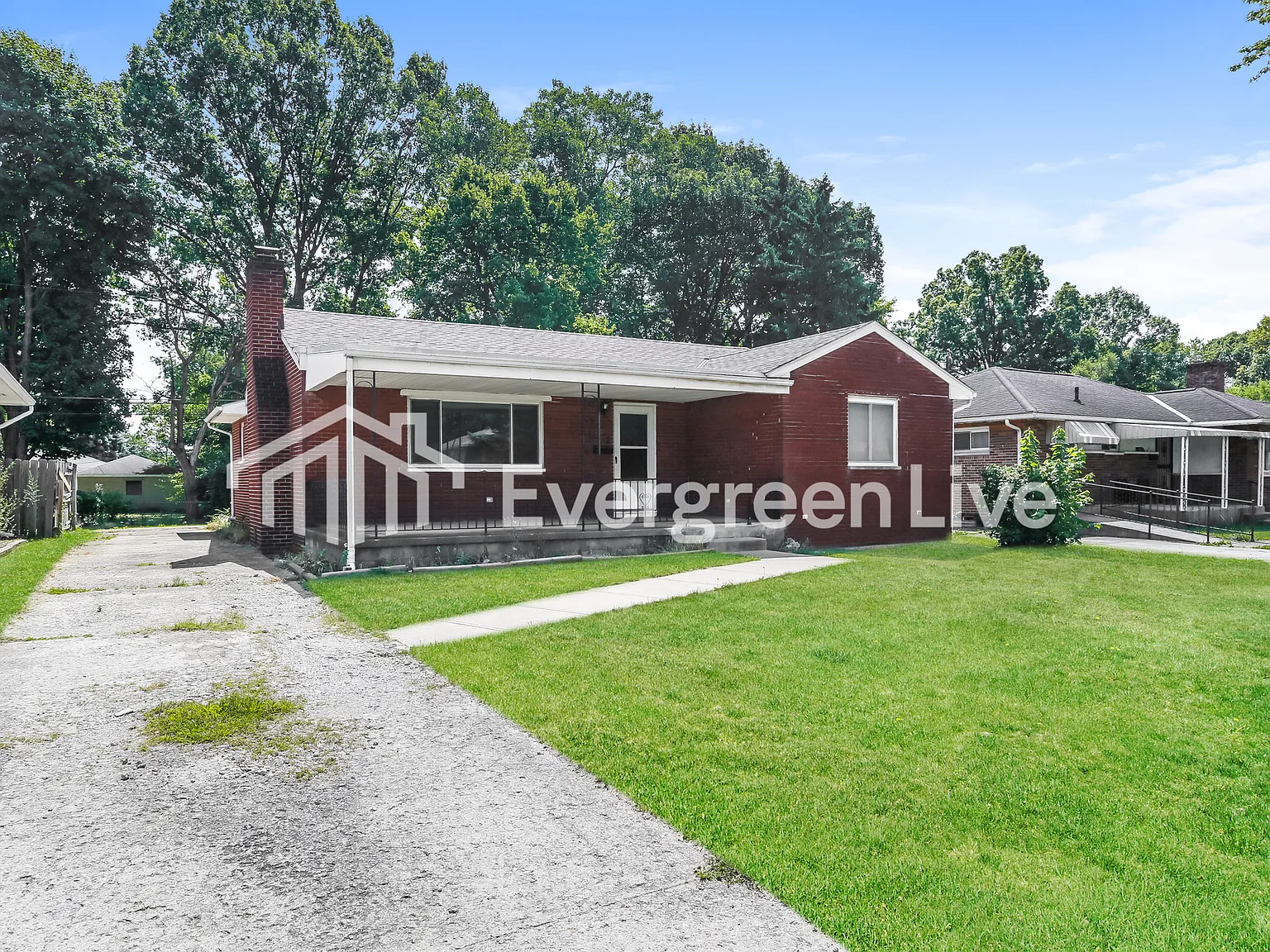 3 bed, 1.0 bath, 1302 sqft, $1,345 — Photo 2