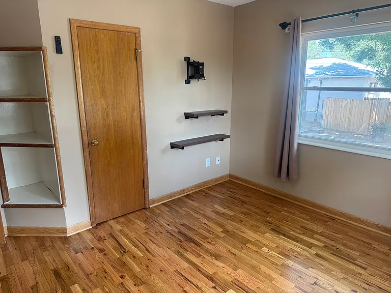 1123 Iowa Ave #B — Photo 2