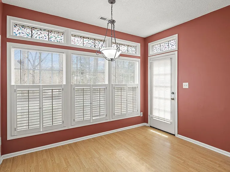 328 Glencoe Dr — Photo 11