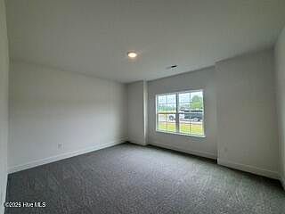 4th image of 326 Eastwood Drive