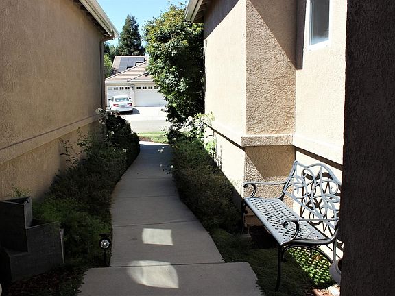 5th image of 2621 E Eclipse Ave