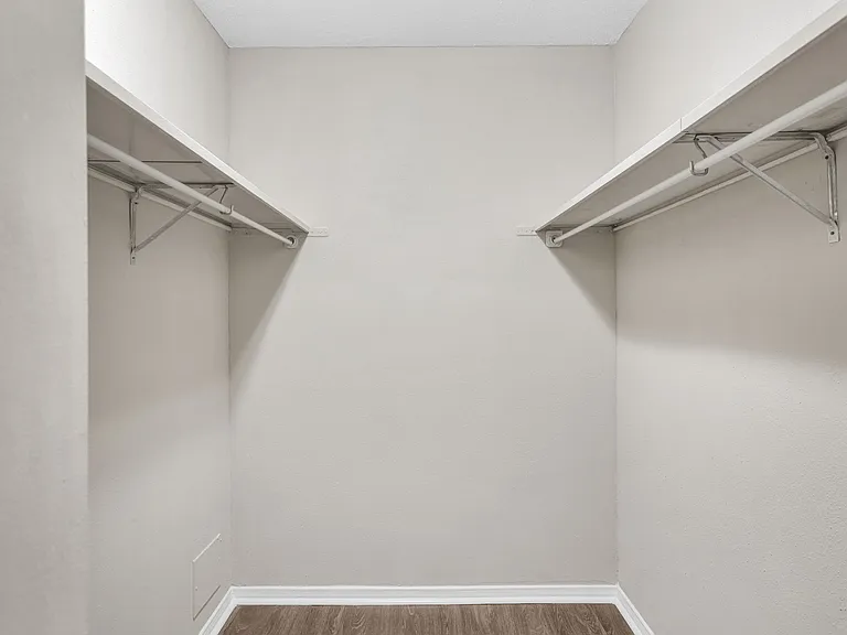 Sunlake Apartments — Photo 20