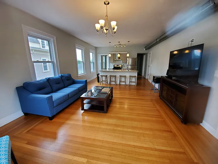 76 Camp St #3R — Photo 3