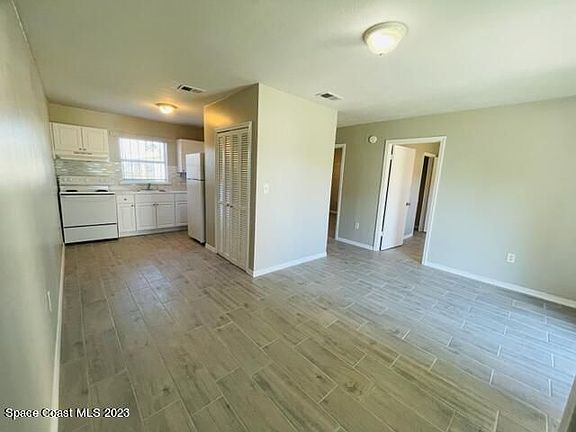 3rd image of 708 S Wilson Ave #B