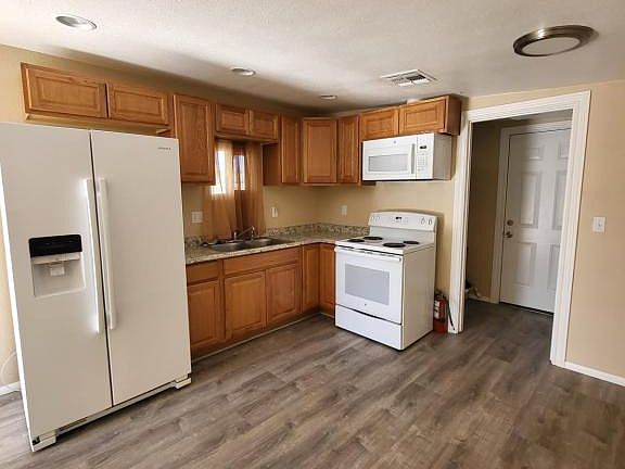 3rd image of 3795 E Lum Ave