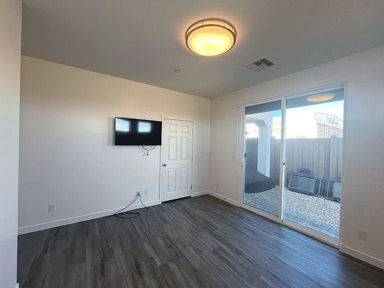 1533 Franklin Ln — Photo 27