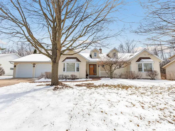 2580 Hillside Heights Dr, Green Bay, WI 54311