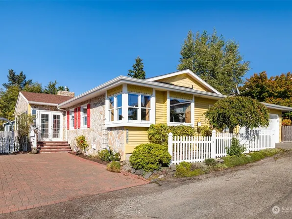 1222 S Sunset Drive, Tacoma, WA 98465