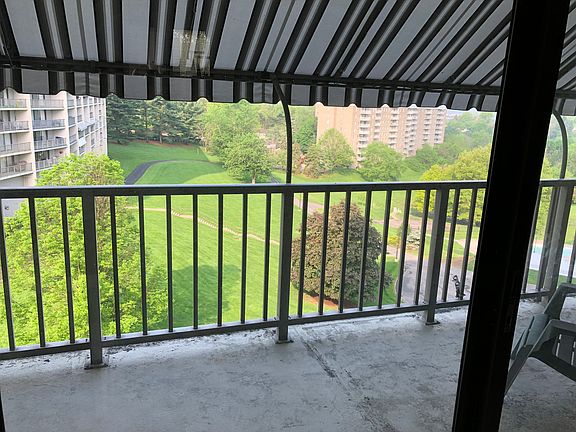 Balcony with awning 