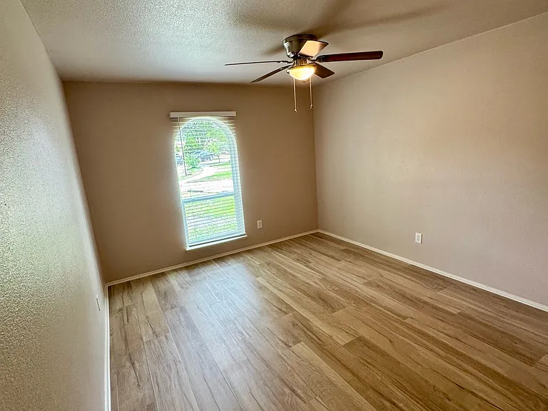 2801 W Springdale Cir — Photo 10