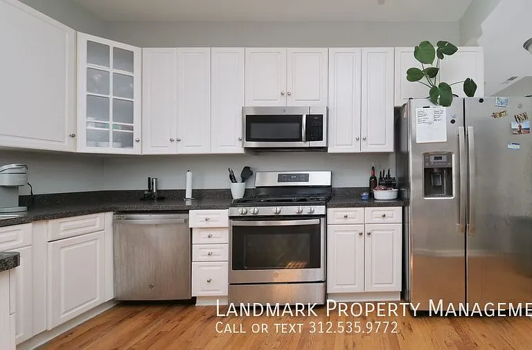 4537 S King Dr #3 — Photo 2