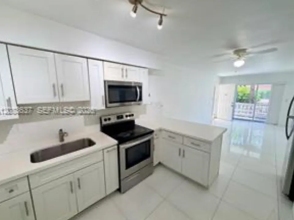 1050 SW 7th St #1