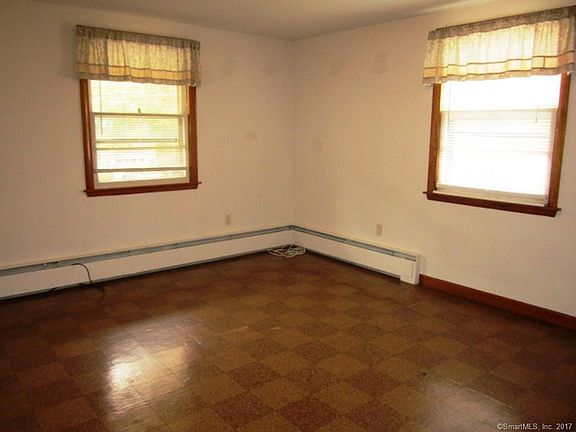 5th image of 19 Woodlawn Ave