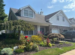 241 Pond View Dr, Pt Washington, NY 11050