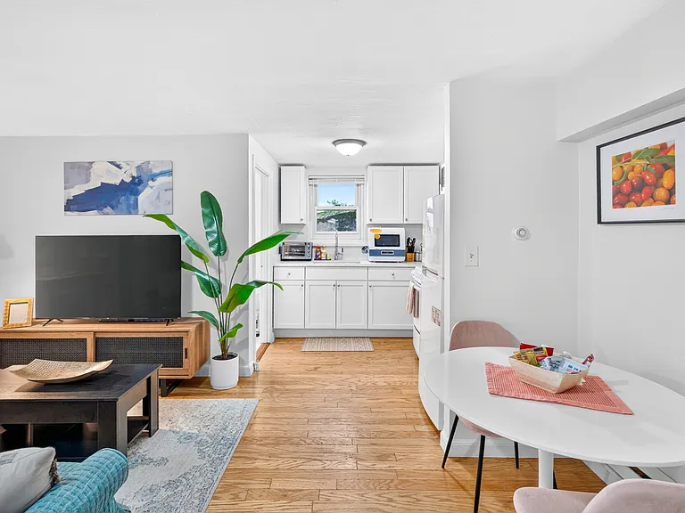 105 Chestnut St #2B — Photo 5