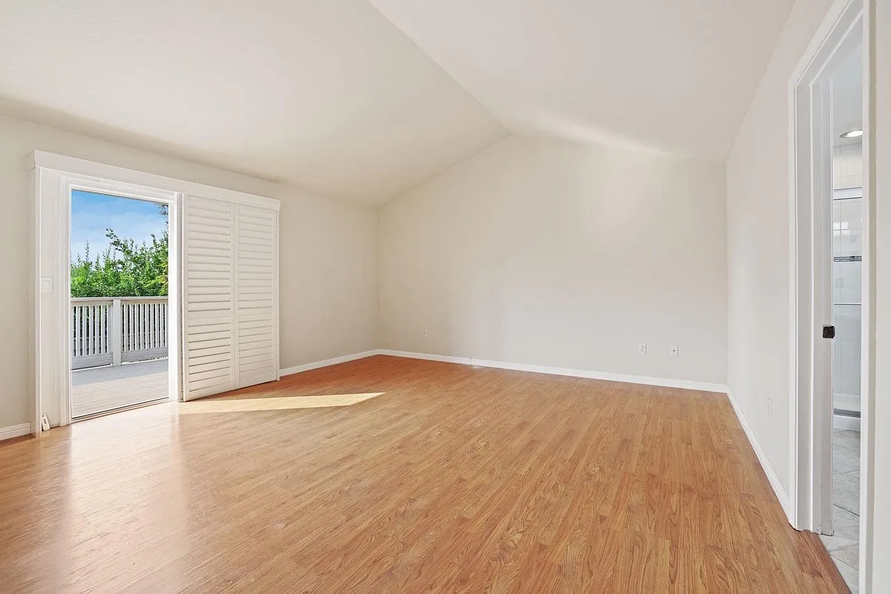 Studio, 350 sqft, $1,000 — Photo 3