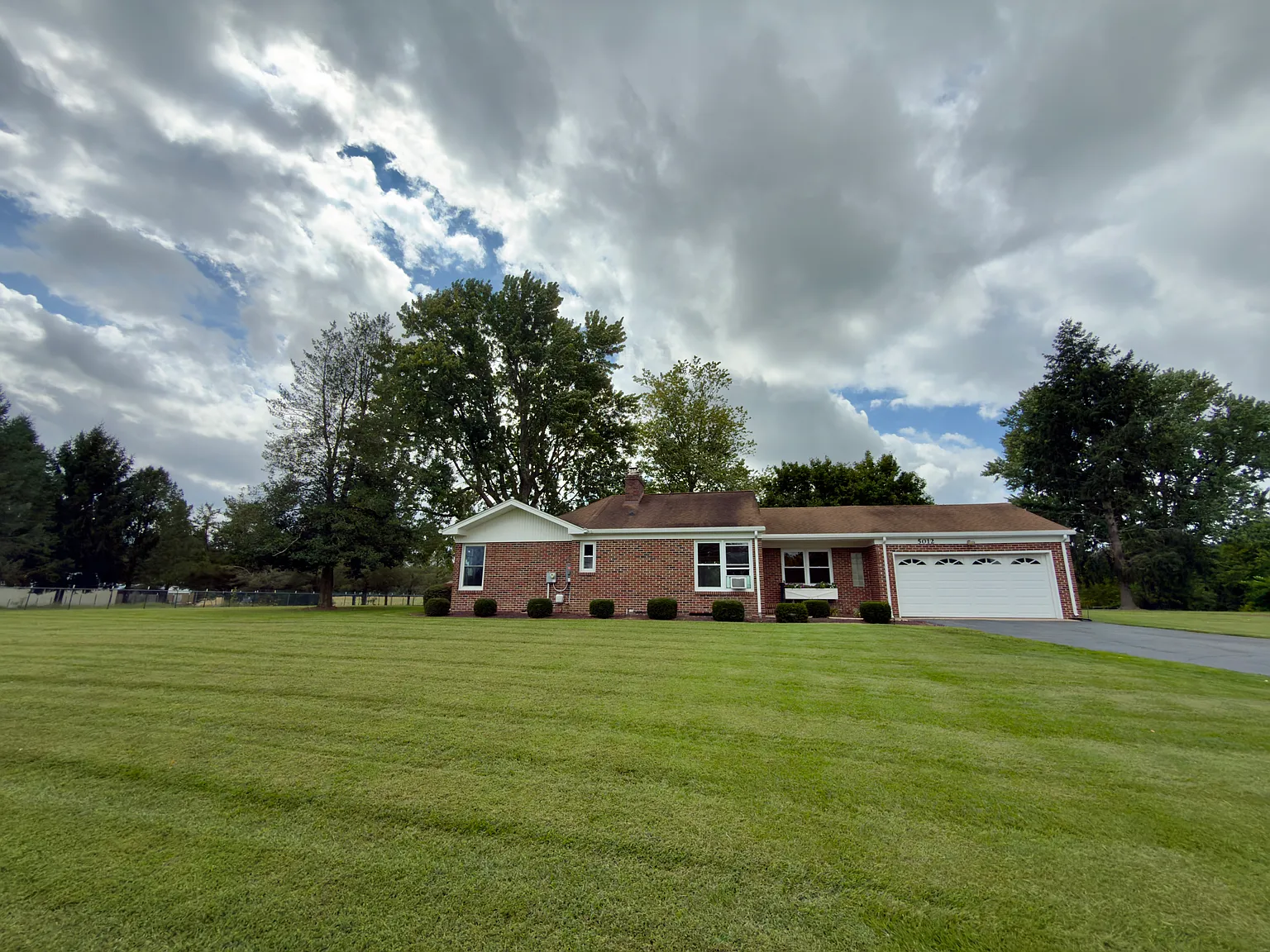 3 bed, 1449 sqft, $2,400 — Photo 2