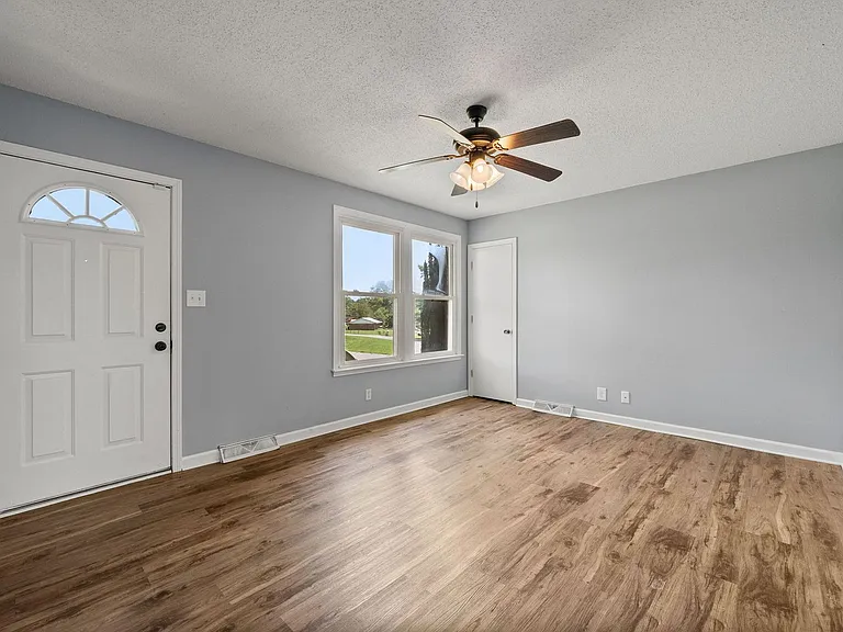 167 Taft Dr — Photo 4