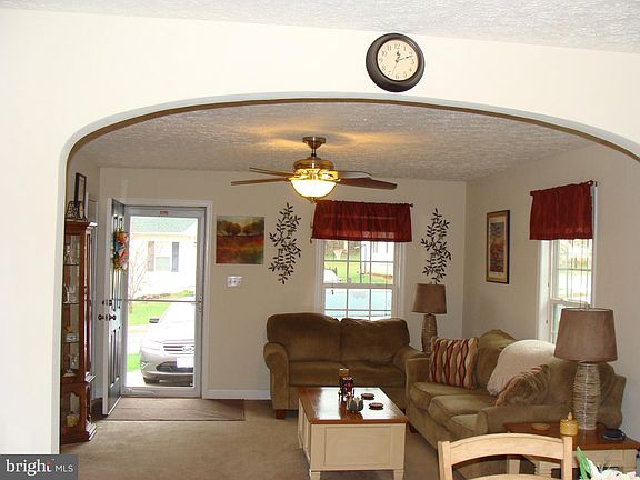 5th image of 155 Sterling Ct
