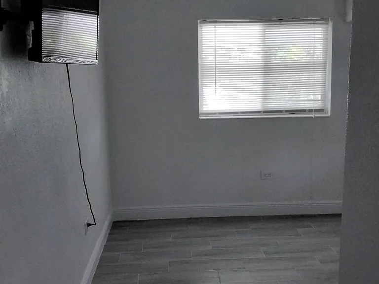 833 Bonito Ln #4 — Photo 6