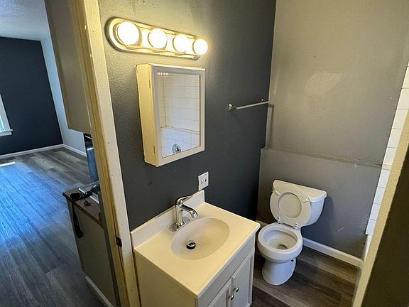 2nd image of 204 E 2nd Ave #12