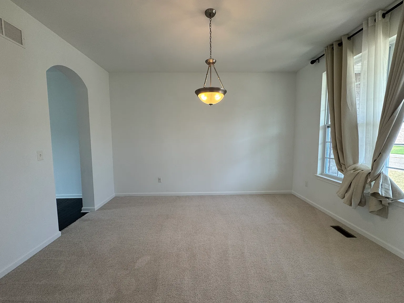 4 bed, 2.5 bath, 2953 sqft, $3,695 — Photo 3